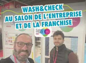 Selfi de deux membres du réseau Wash&Check dans un salon