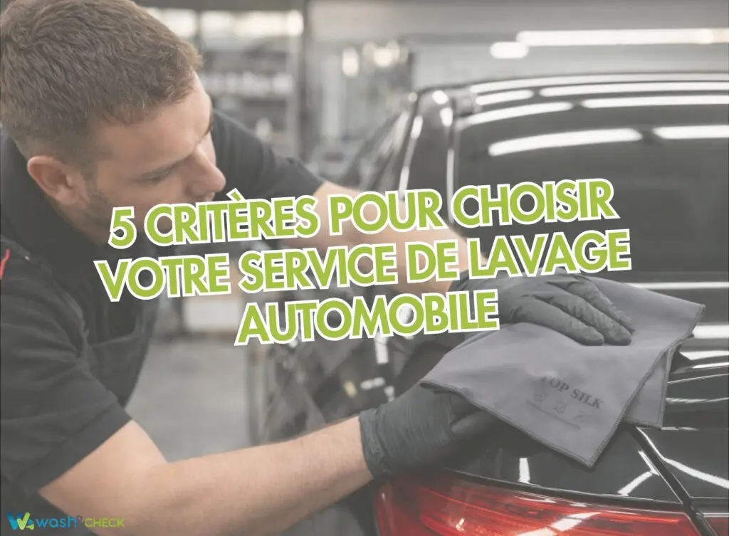 Technicien Wash&Check nettoyant une carrosserie de voiture.