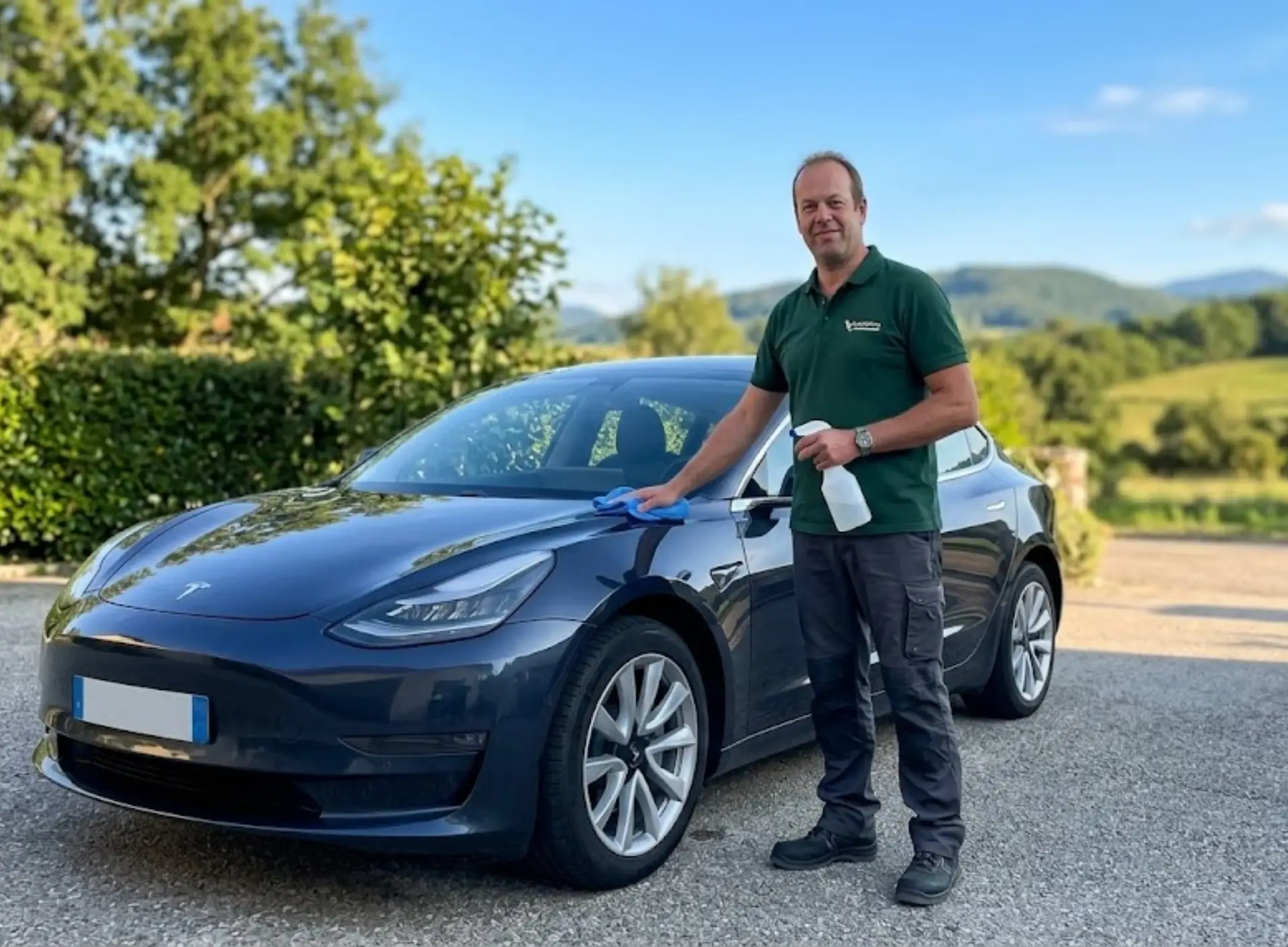 Nettoyage voiture à Grenoble : Benoît Teisseire, franchisé Wash&Check, en intervention à domicile dans la métropole grenobloise